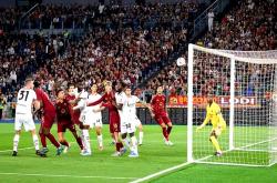 爱游戏登录入口-包含意甲冠军竞争白热化，各队拼尽全力的词条