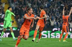 包含乌迪内斯主场失利，积分榜排名下滑至第九的词条