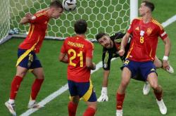 爱游戏培训-足球场上的激烈角逐让人目不转睛的简单介绍