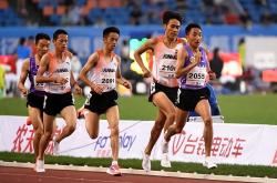 爱游戏在线-运动员实力比拼，比赛激烈紧张