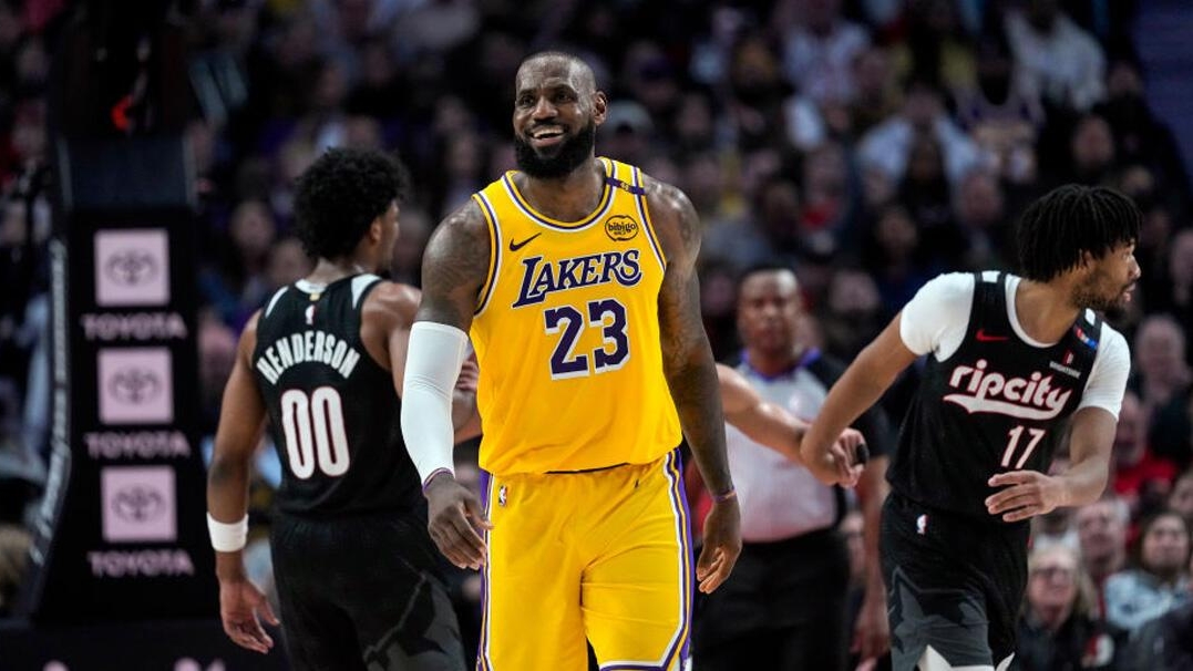 湖人艰难击败掘金，詹姆斯成为全队支柱