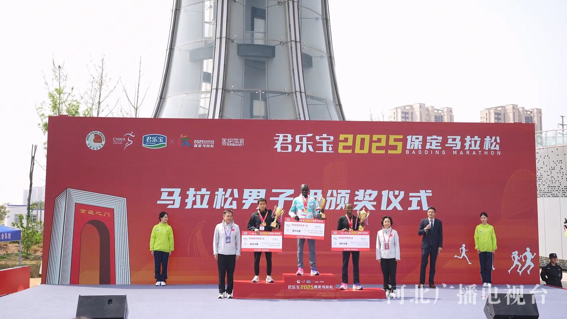 关于非洲运动员稳扎稳打，获得好成绩的信息