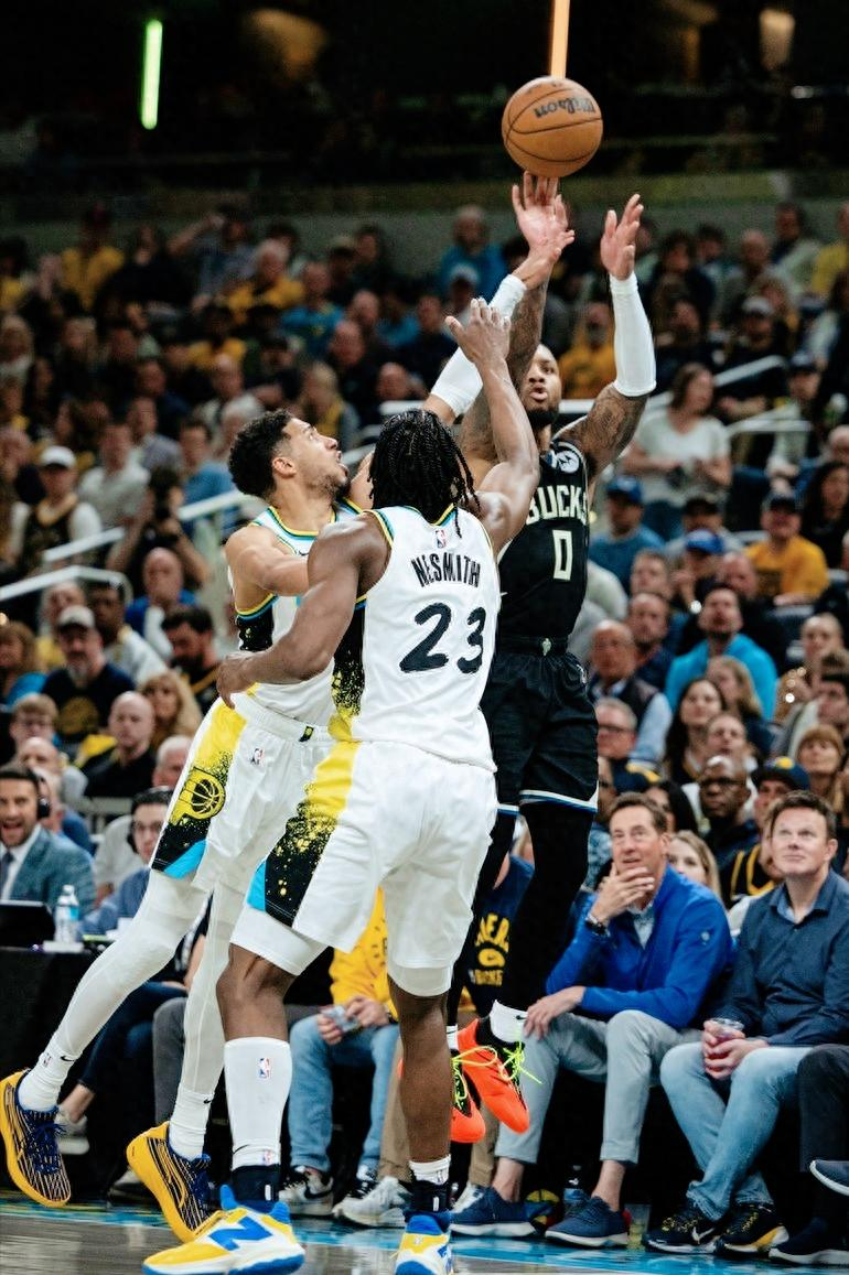 雄鹿主场大胜步行者,米德尔顿27分 雄鹿主场大胜步行者,米德尔顿27分