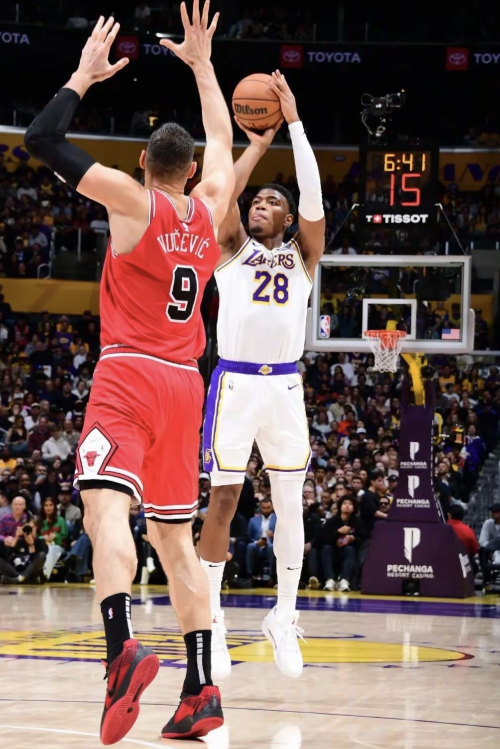 公牛击败热火，继续不败纪录的简单介绍