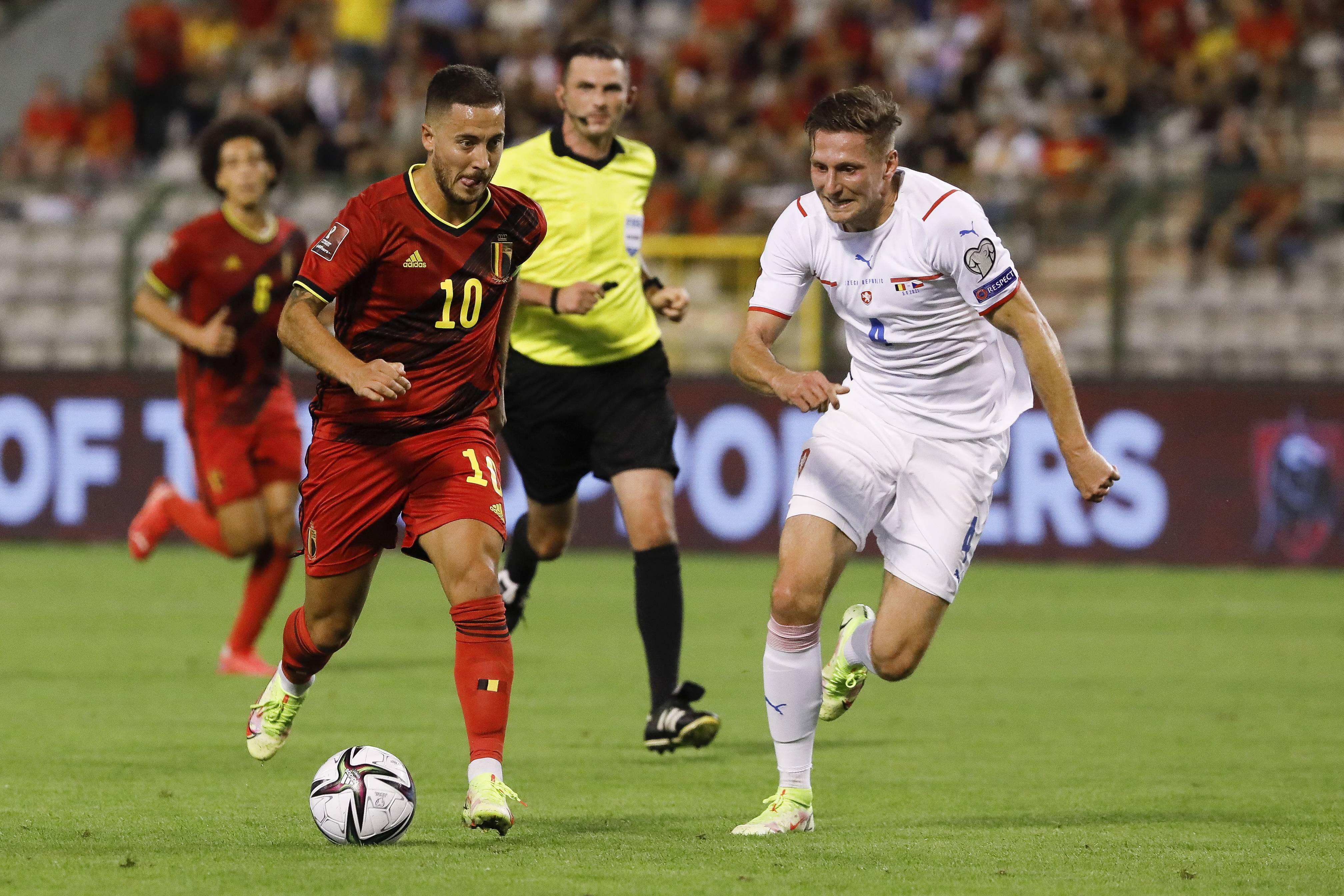 意大利足球赛事精彩纷呈，球队拼尽全力