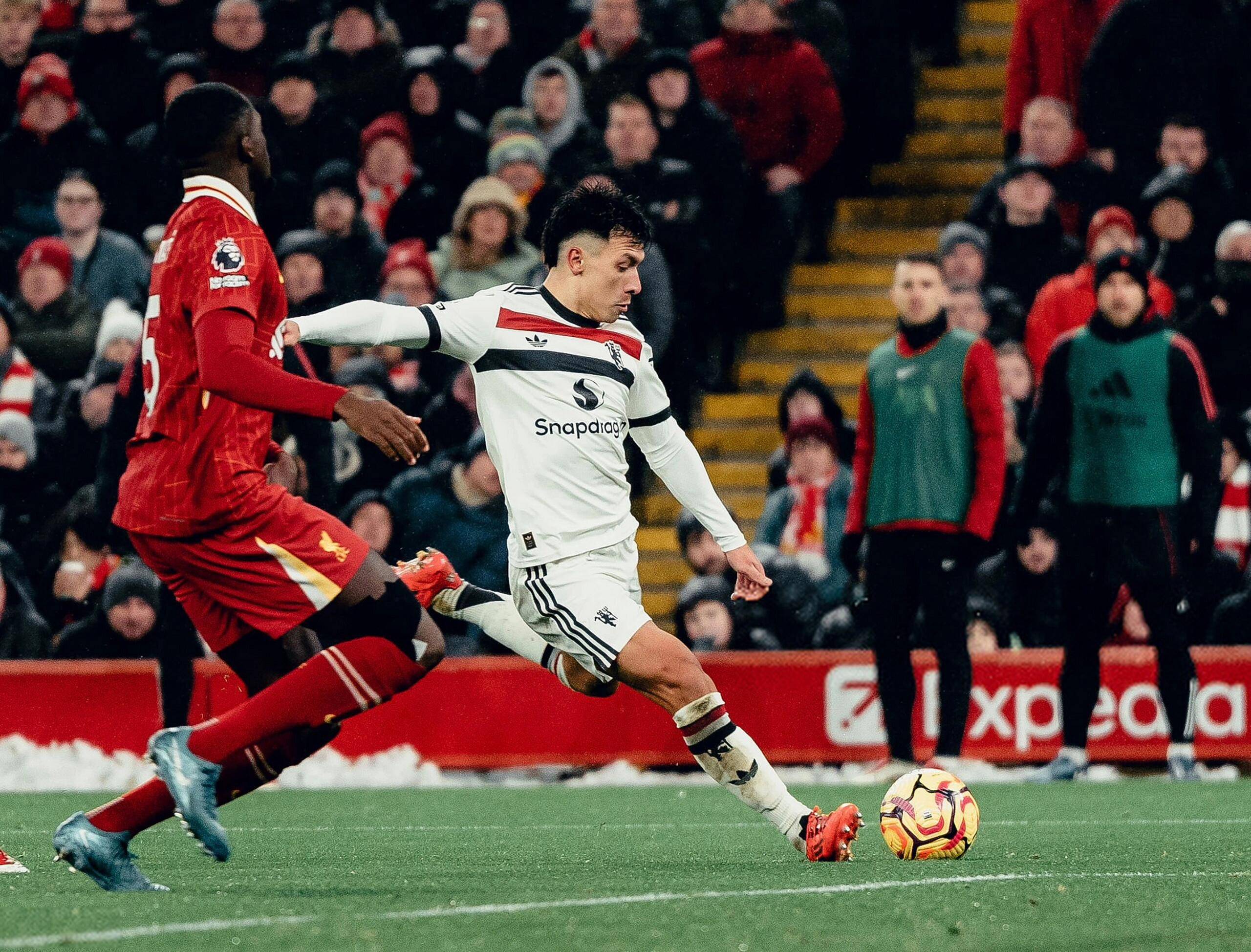 阿斯顿维拉客场失利，冲击保级形势遭受挫折的简单介绍