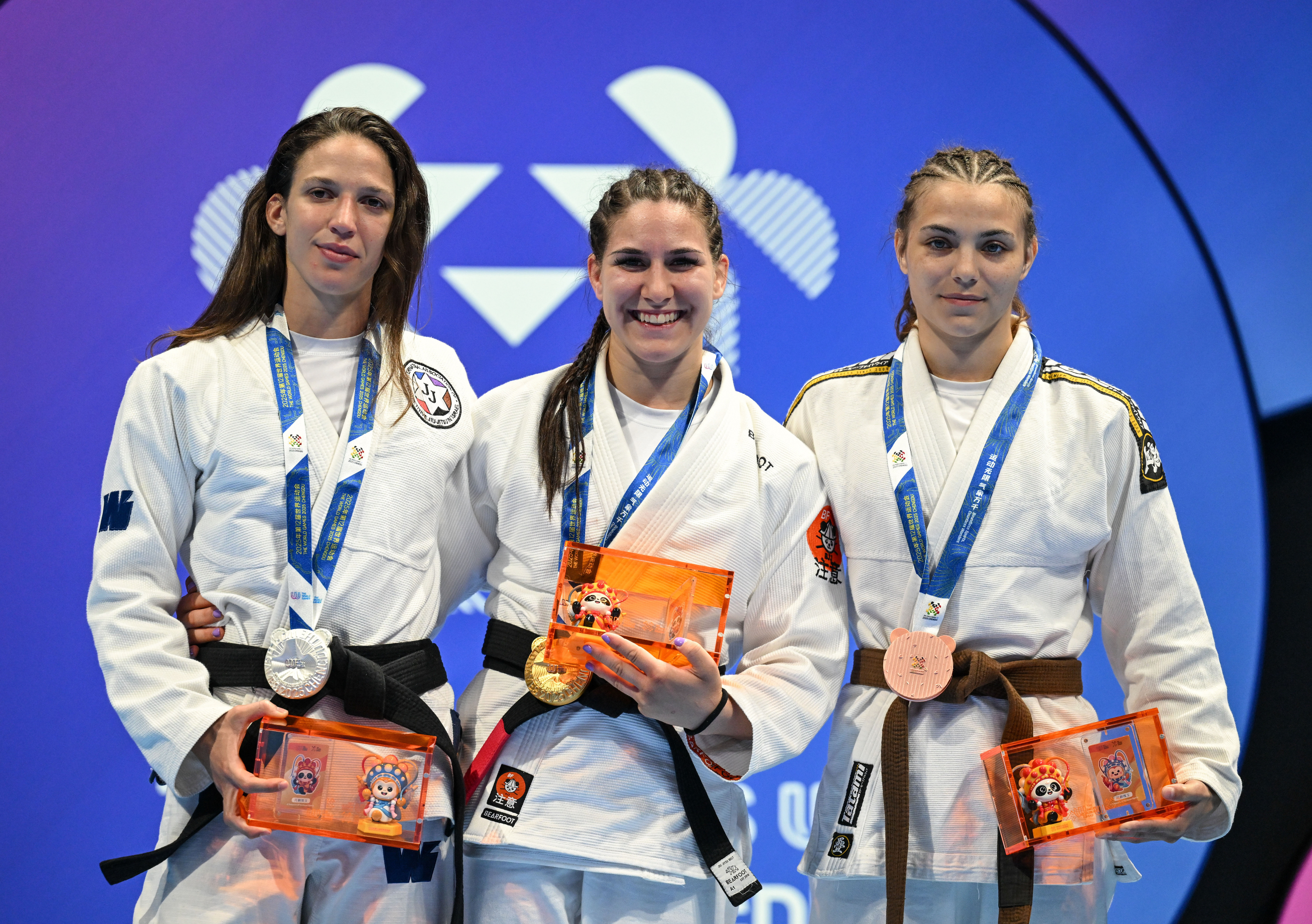 包含匈牙利队在比赛中表现出色，酝酿晋级的词条