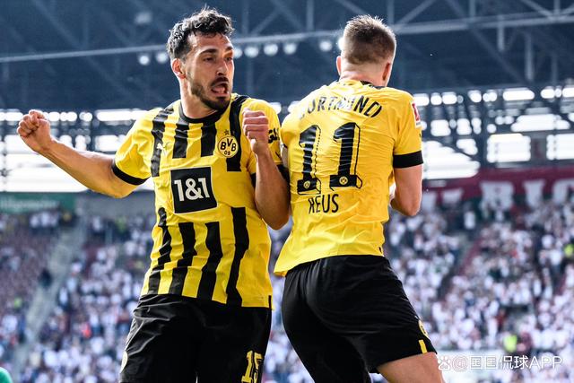多特蒙德球员奋勇拼搏，决心夺冠