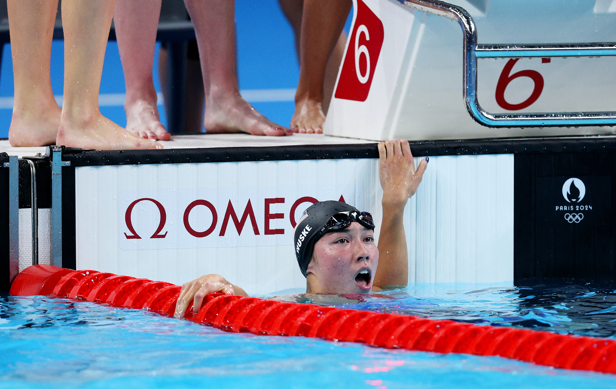 美国游泳选手创造历史，奋勇夺冠